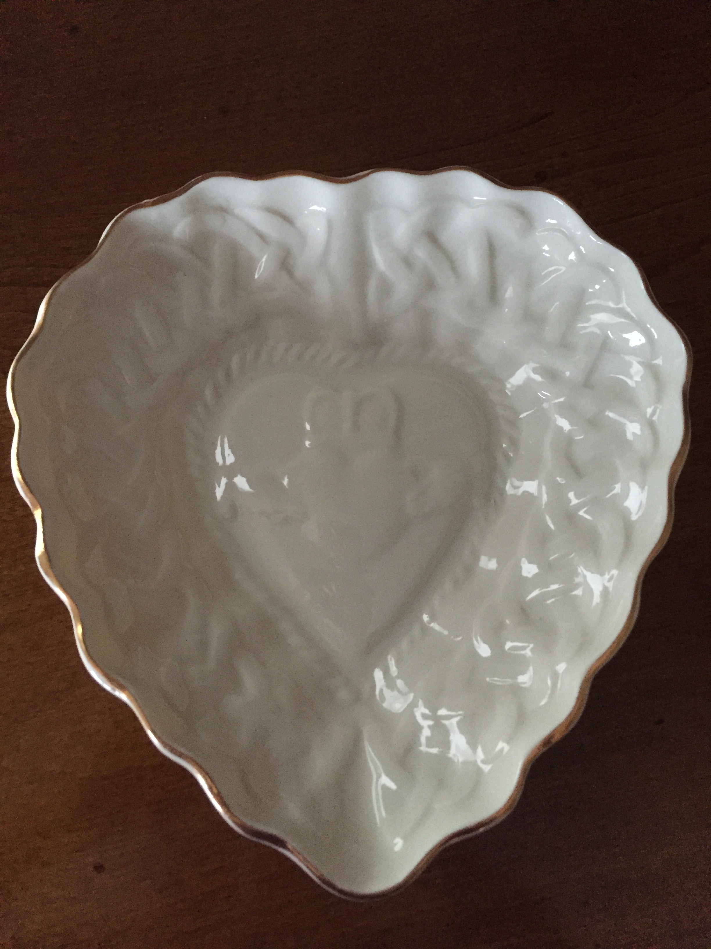 Belleek Claddagh Heart Dish – Kitty's Irish Gifts