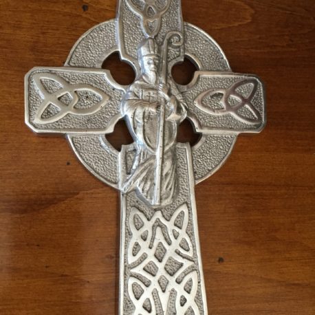 wall-mounted-celtic-criss-with-saint-patrick