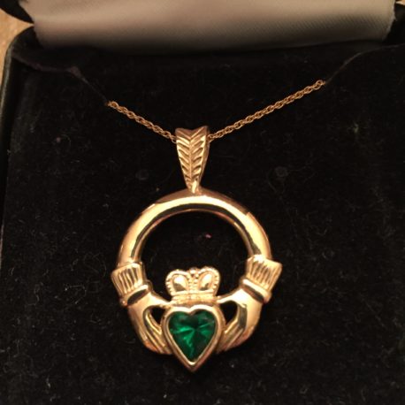 14k-gold-claddagh-pendant-with-green-gem