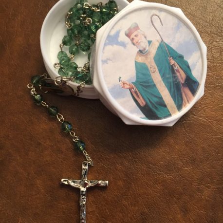 green-st-patrick-rosary-beads-with-container