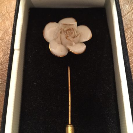 belleek-flower-pin